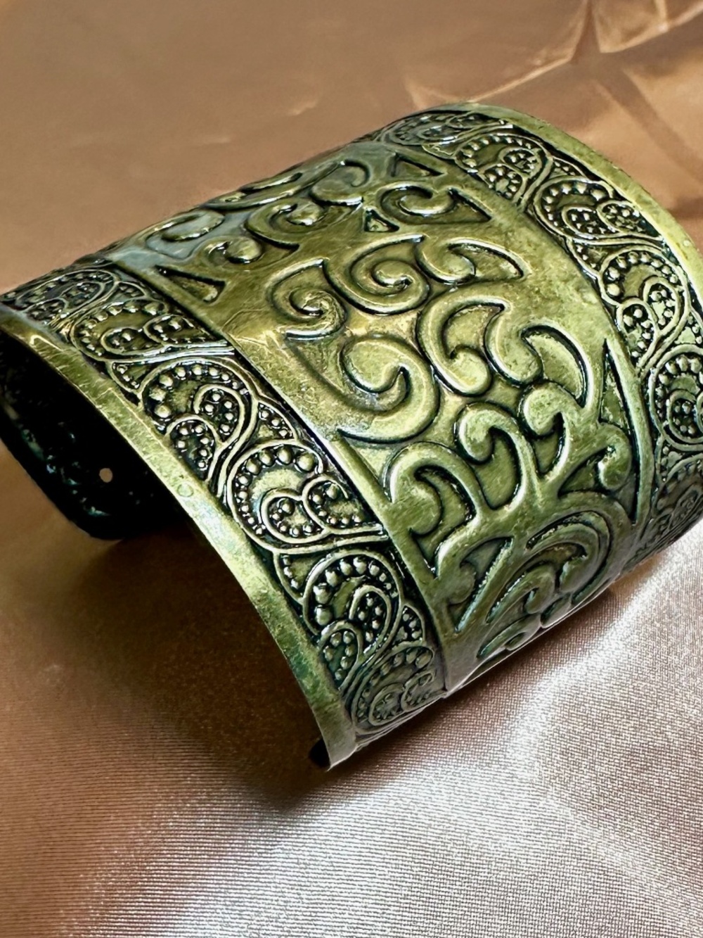 Metal Cuff Bracelet for Halloween or Cosplay 🖤 ⚔️ 🎃 👑